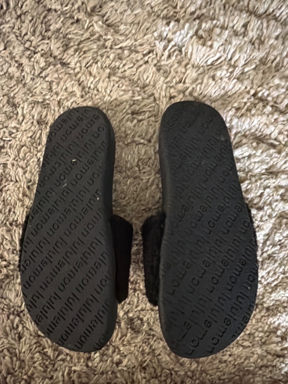 lululemon fuzzy fleece slides - Picture 5 of 5
